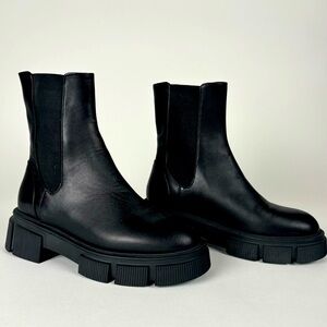 NWOT Zara Black Chelsea Chunky Leather Ankle Boots with Lug Sole Size 35 US 5.5